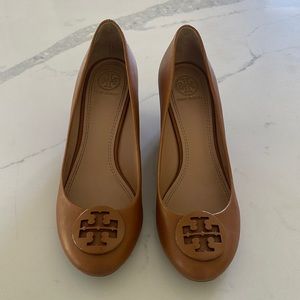 TORY BURCH MILLER CLOSED TOE WEDGES sz 7.5